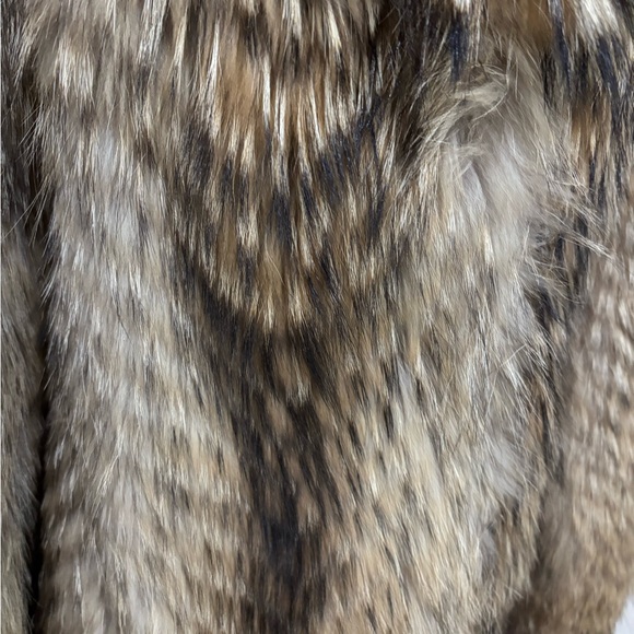 Authentic coyote fur coat - Picture 2 of 10